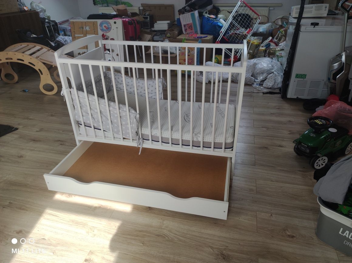 Łóżeczko niemowlęce Jaś firmy Piętrus 120x60 z materacem i barierką