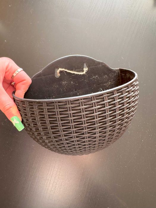 Doniczki rattanowe, czarne, balkonowe, półokrągłe, wiszące, stojące