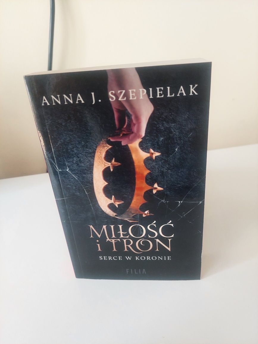 Książka pt  miłość i tron