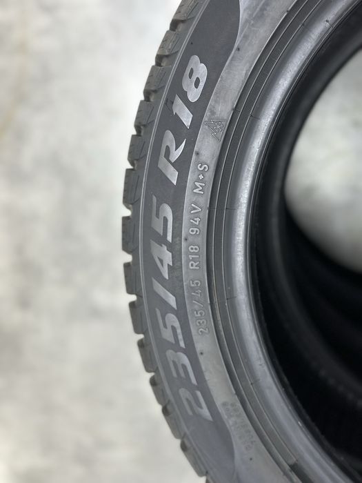 Зимові шини Pirelli Sottozero3 235/45 R18 94V