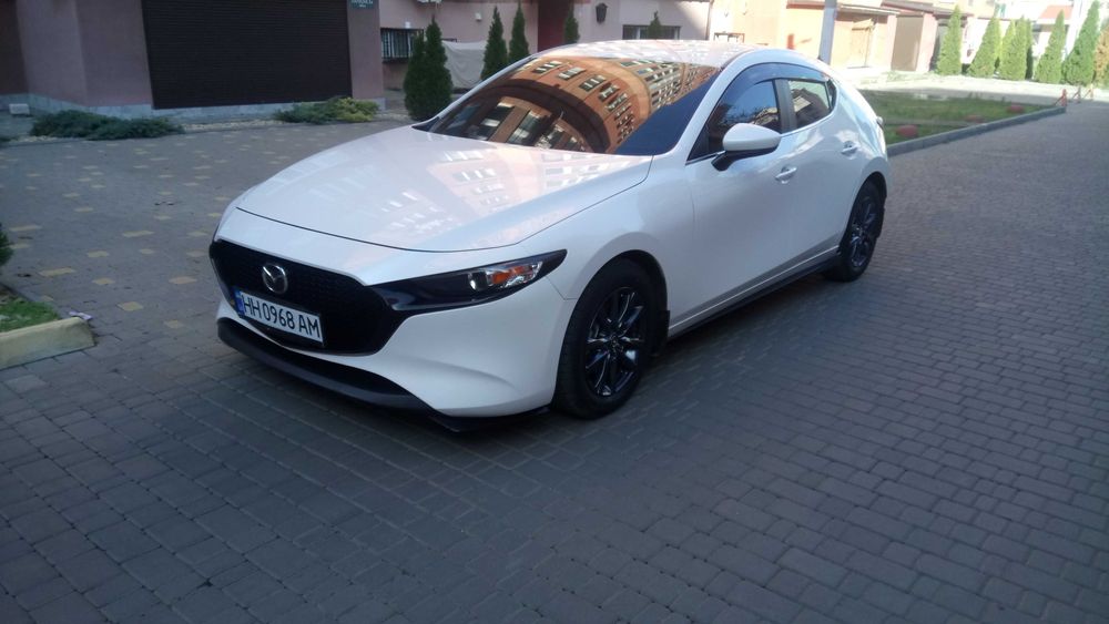Мазда 3 автомат в белом цвете 2021г mazda 3 automat хэтчбек спорт авто