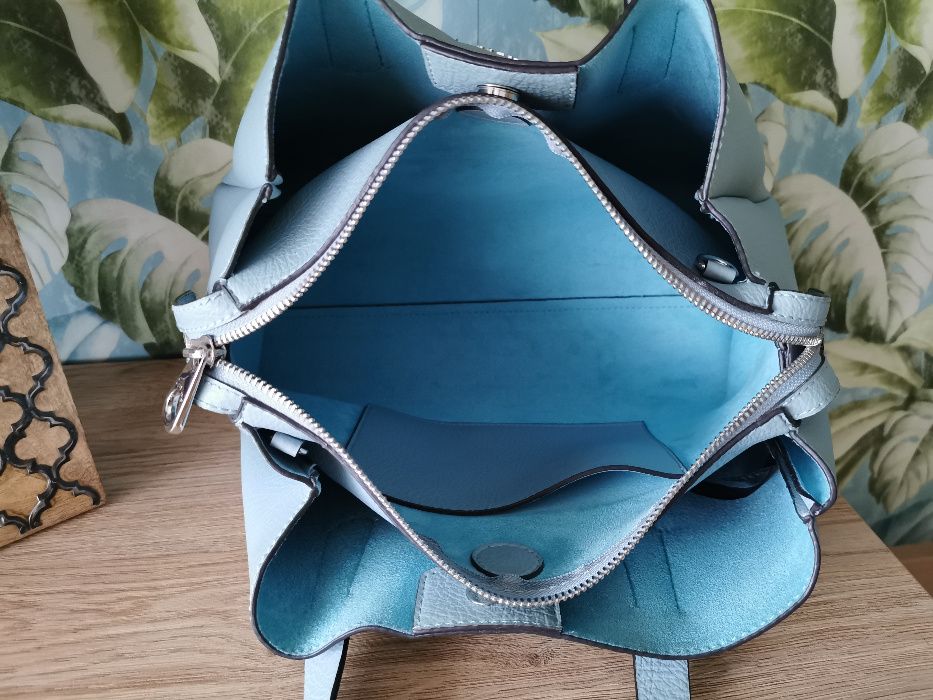 GUESS-śliczna błękitna torebka, średni rozmiar