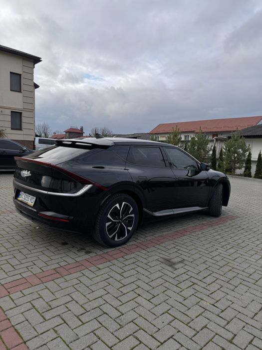 Поодам авто kia ev 6 awd 2022