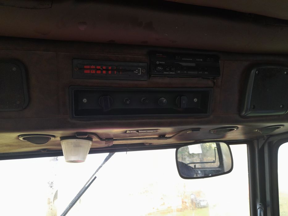 Zetor 7211  z  pługiem do odśnieżania