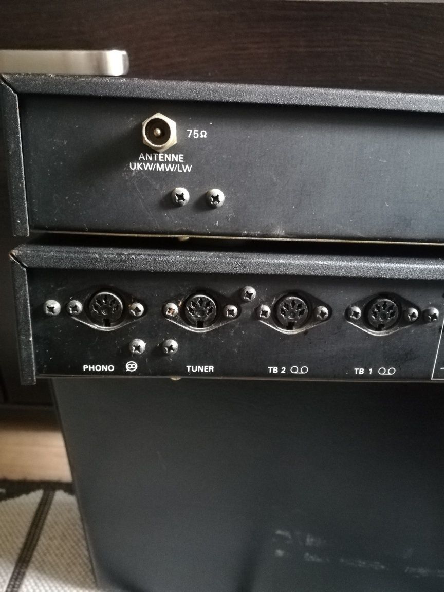 Zestaw Universum VTC. 3931 tuner wzmacniacz