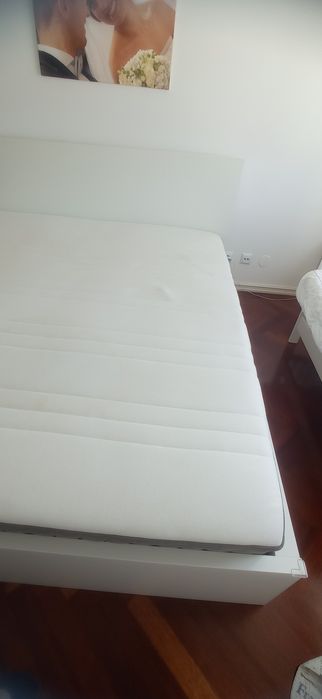 Cama Malm com gavetas de arrumação e colchão IKEA