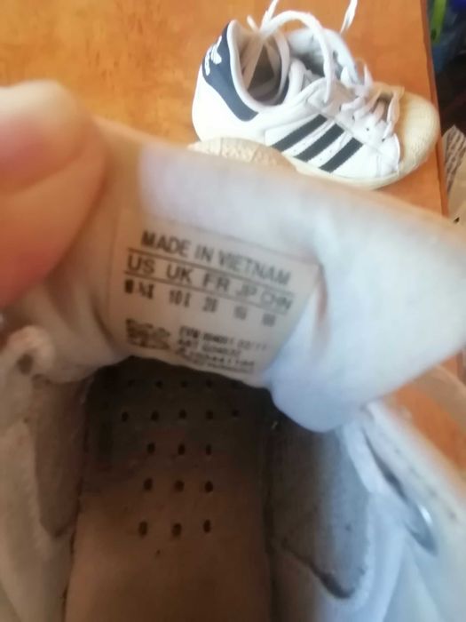 Кроссовки adidas. Вьетнам. по стельке 18-18,5см.