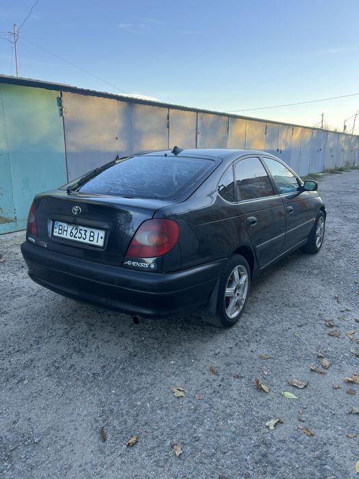 Toyota avensis 1.6 benz