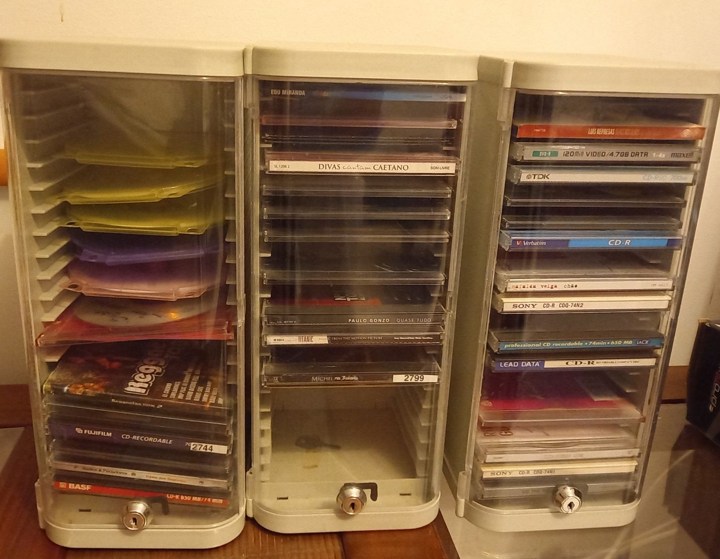Vendo separadores de cds 17cm de fundo  35cm de altura