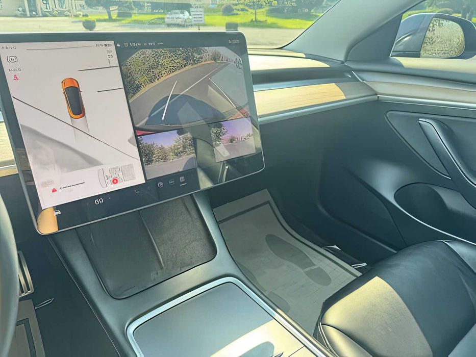 Tesla Model 3      2023