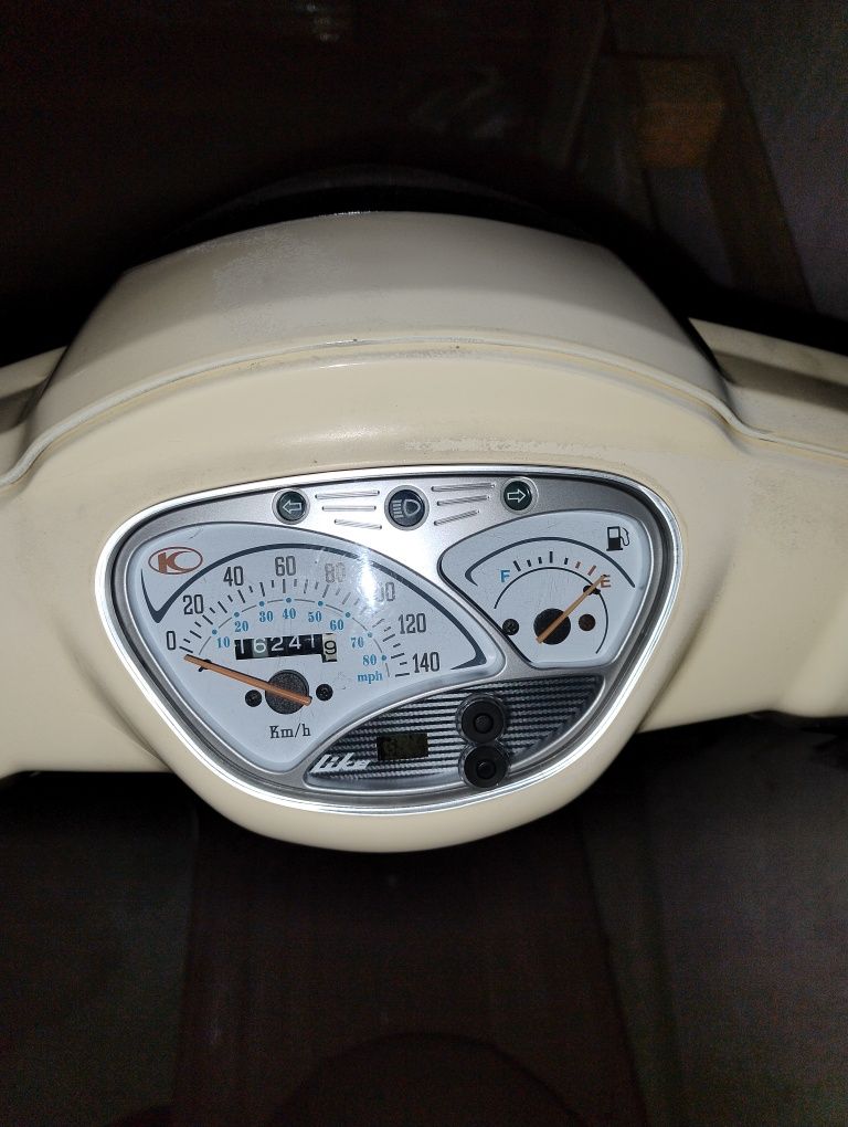 Kymco Like 125 jak Vespa