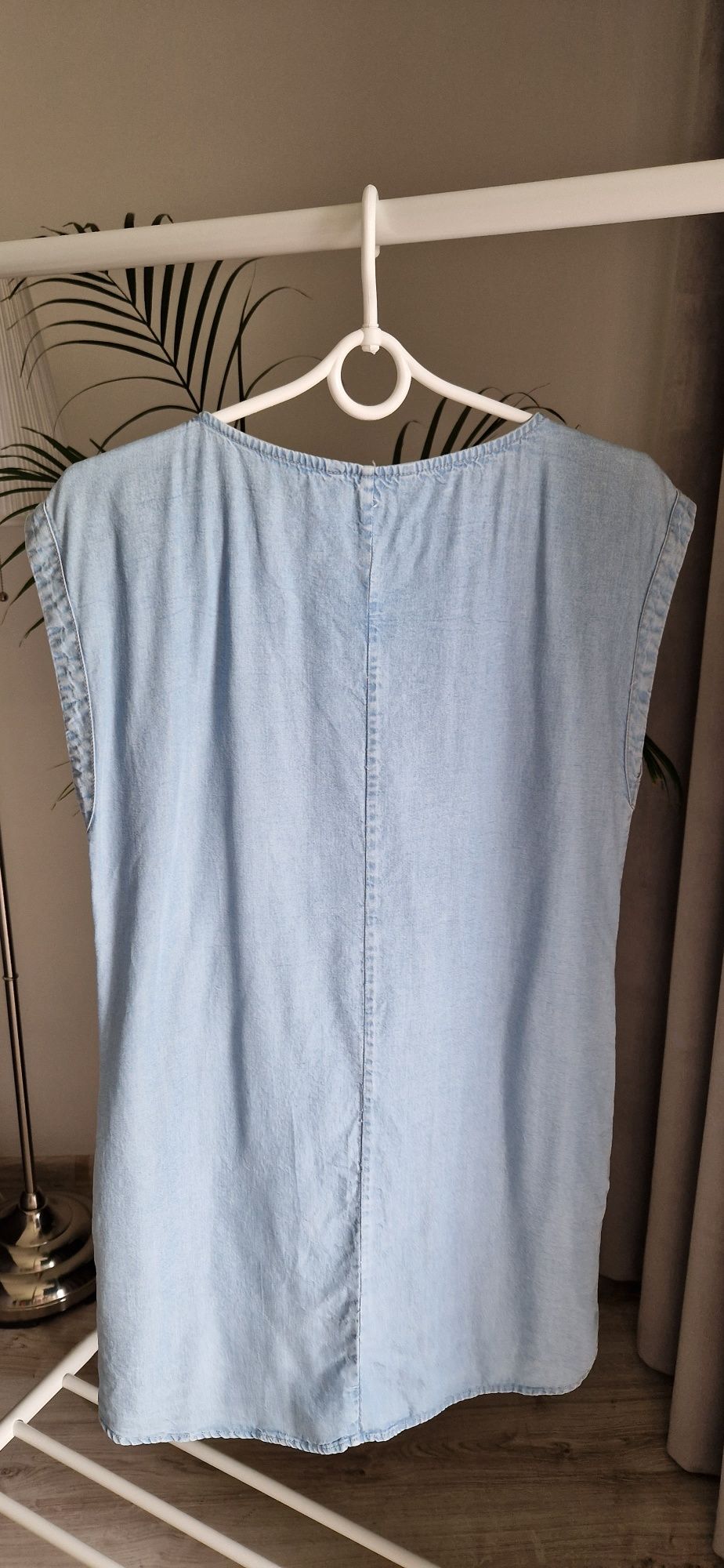 Jasnoniebieska sukienka jeansowa Tatuum rozmiar M