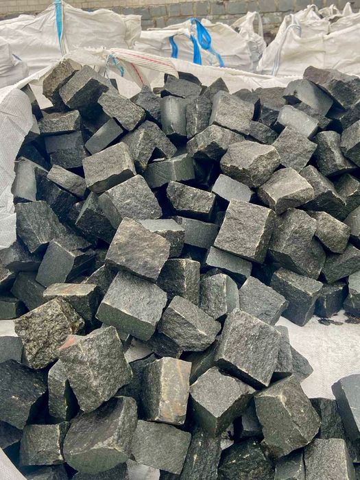 Бруківка колота з граніту