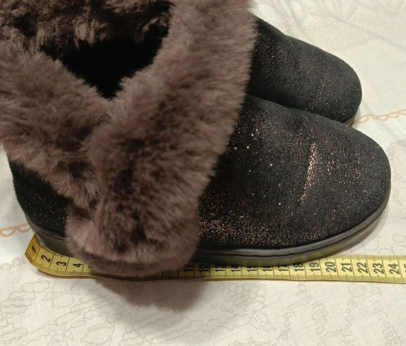 Продам угі для дівчинки