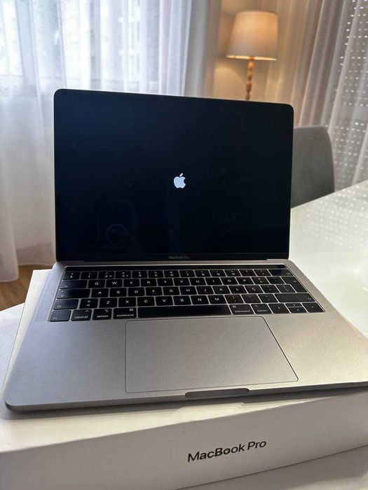 MacBook Pro 13” (2019) 8GB - funciona bem mas ecrã com cores alteradas