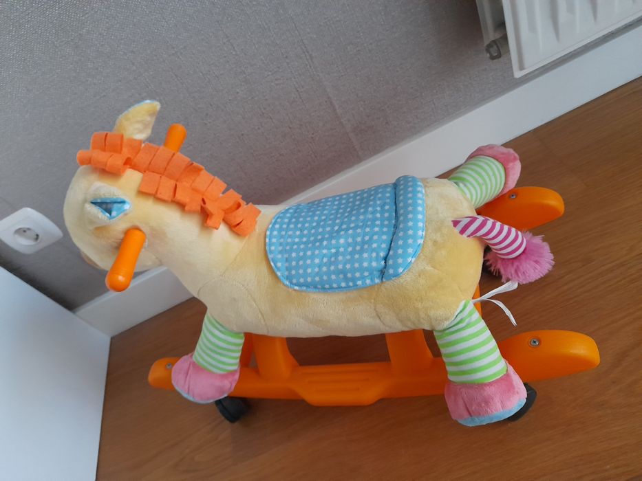 Cavalinho de baloiço/ andador (2/1)
