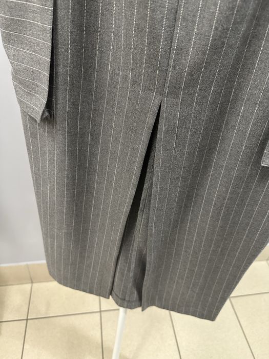 Spódnica ONE Fashion szara w prążek z rozcięciem z przodu rozmiar s