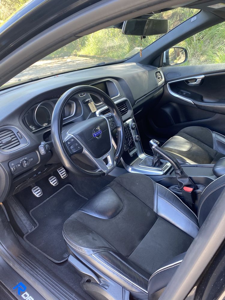 Volvo v40 D2 R-design