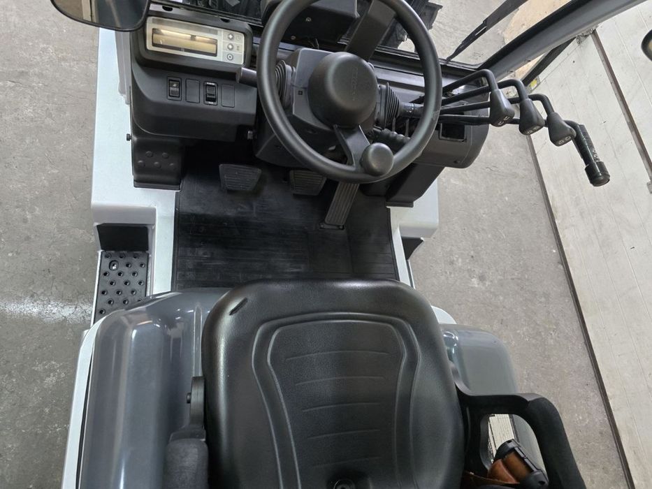 Навантажувач вилковий, газовий 2.5 тонн Nissan-Unicarriers U1D2A25LH