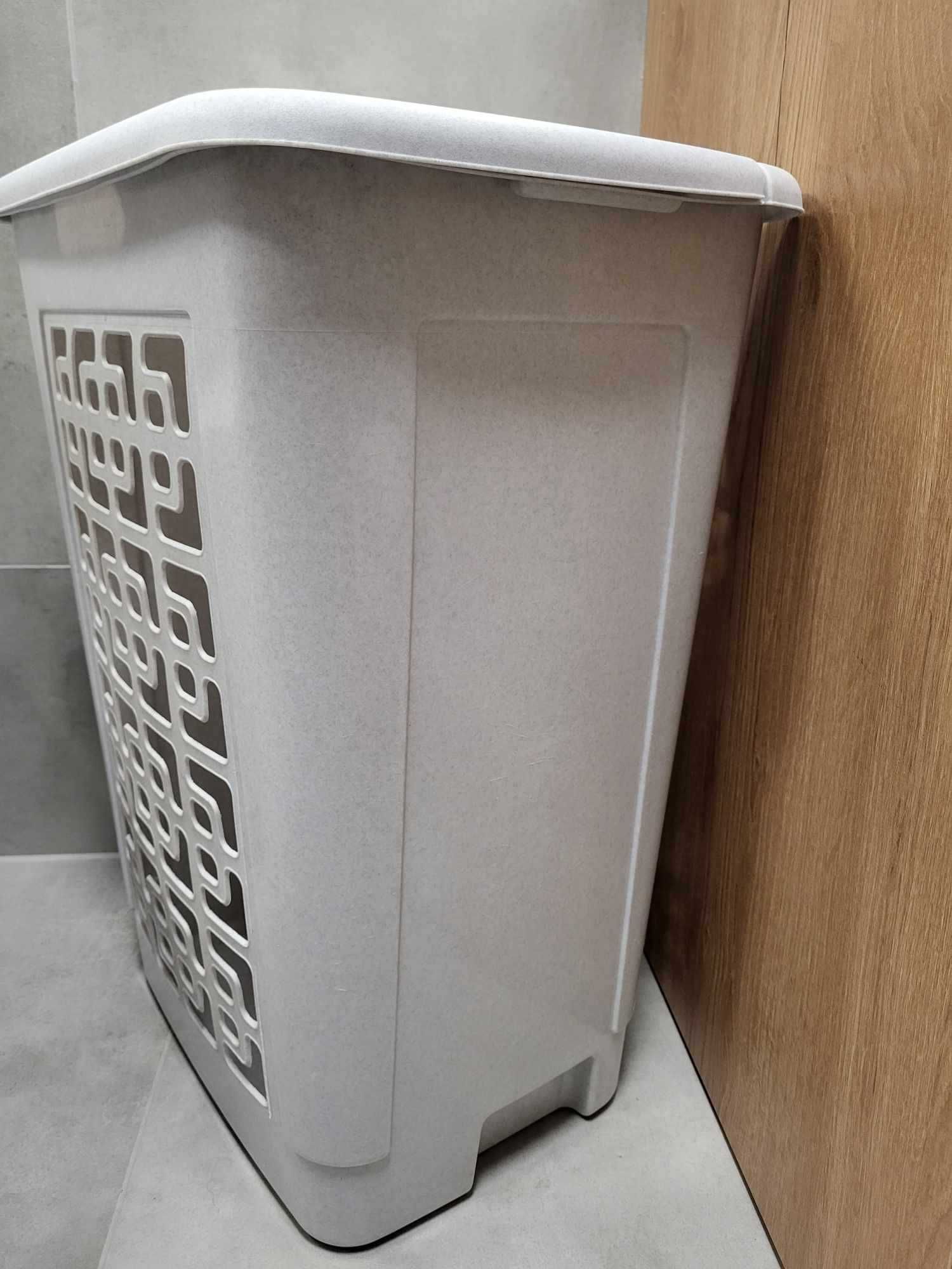 DUŻY kosz na pranie kosz na brudną odzież firmy Rubbermaid