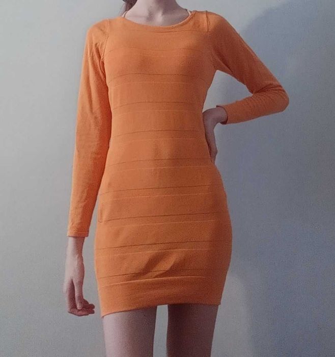 Прекрасна обтягуюча сукня/плаття