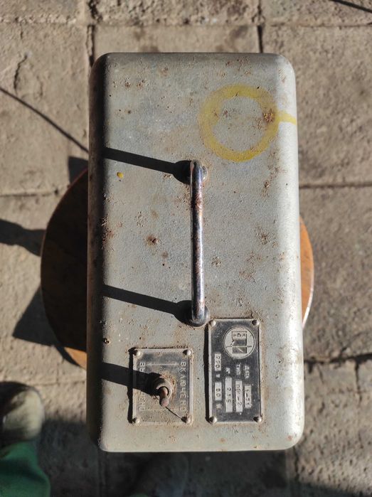 Продам компрессор Einhell 24 л по запчвстинах і є робочий