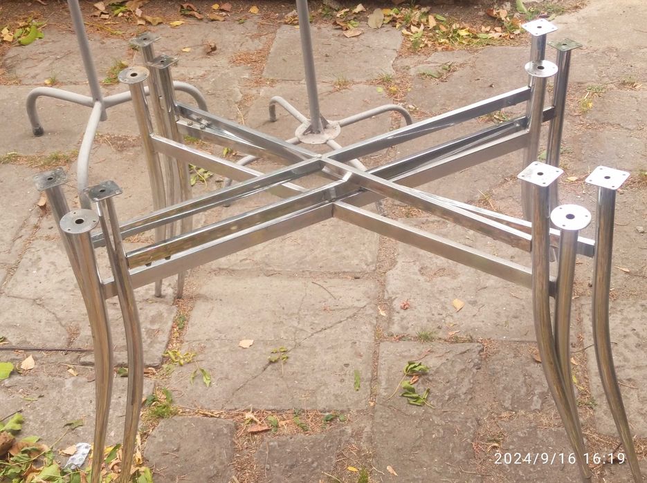 Продаю: столи, м,які лавки. Були у вжитку.У гарному стані.