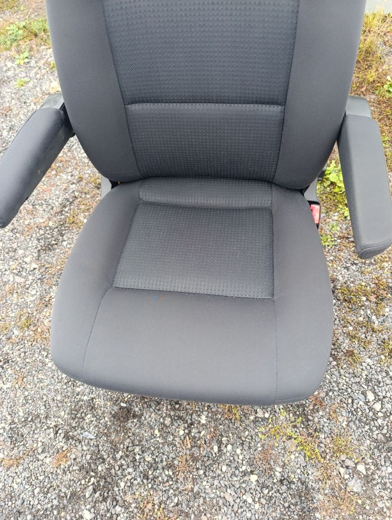 Fotel pasażera siedzenie pojedyncze z podłokietnikami VW t5 t6 czarny