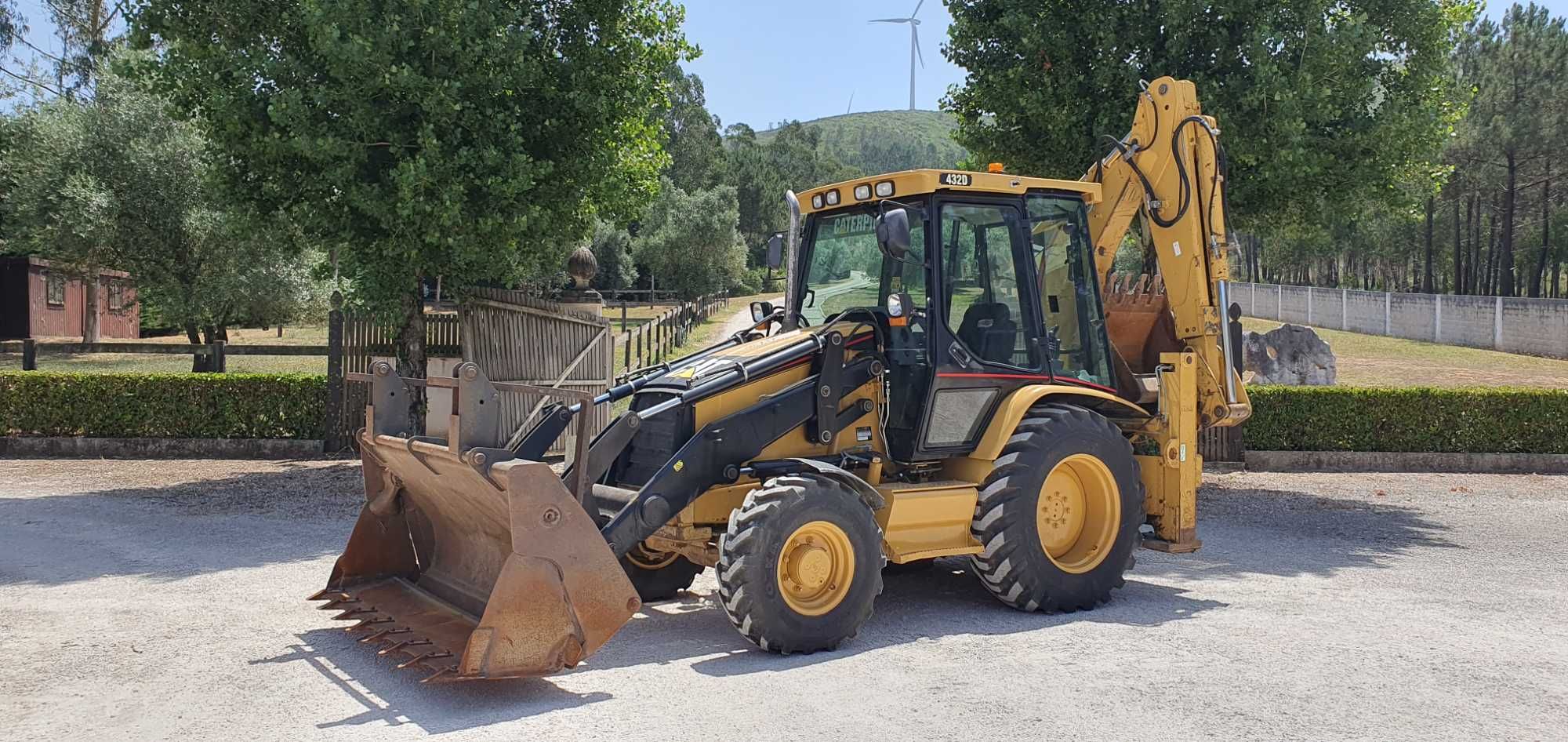 Retroescavadora Caterpillar 432D
