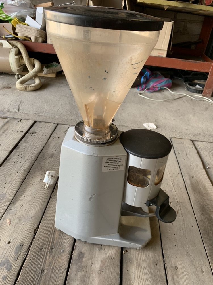 Продам кофемолку Mazzer