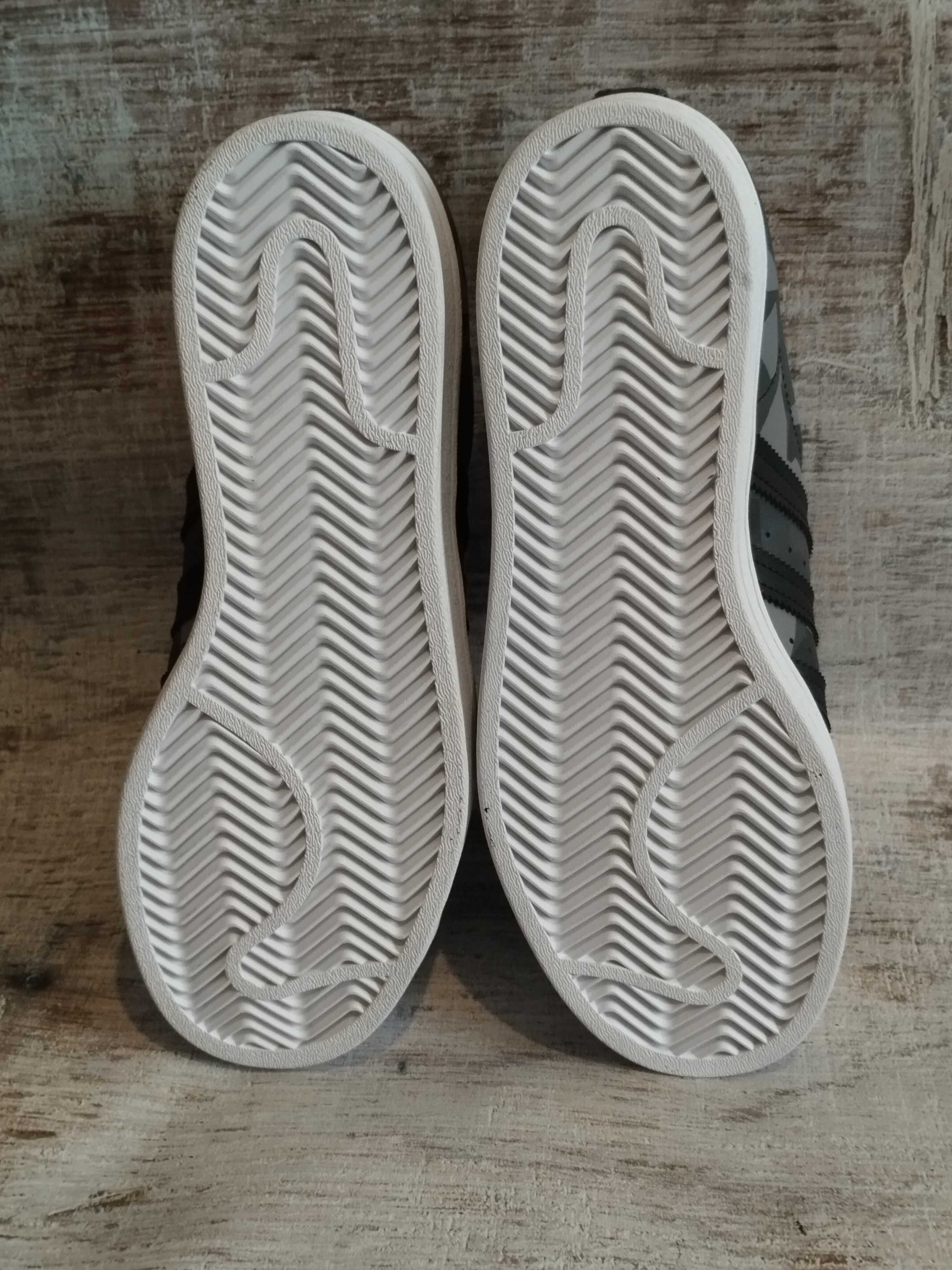 Adidas Superstar z limitowanej edycji.
