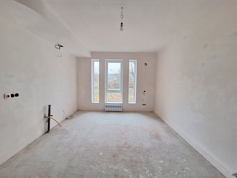 1 кімнатна 50,3 м  у центрі с. Щасливе 8 км від Києва