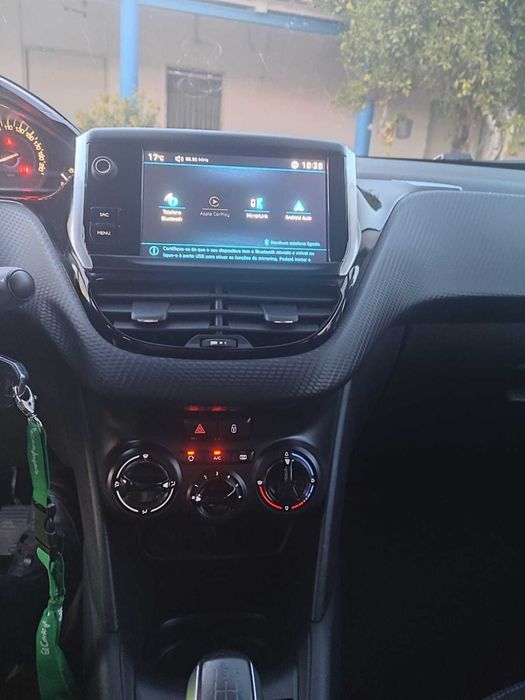 Peugeot 208 1.2 2018 com  37,500 kM