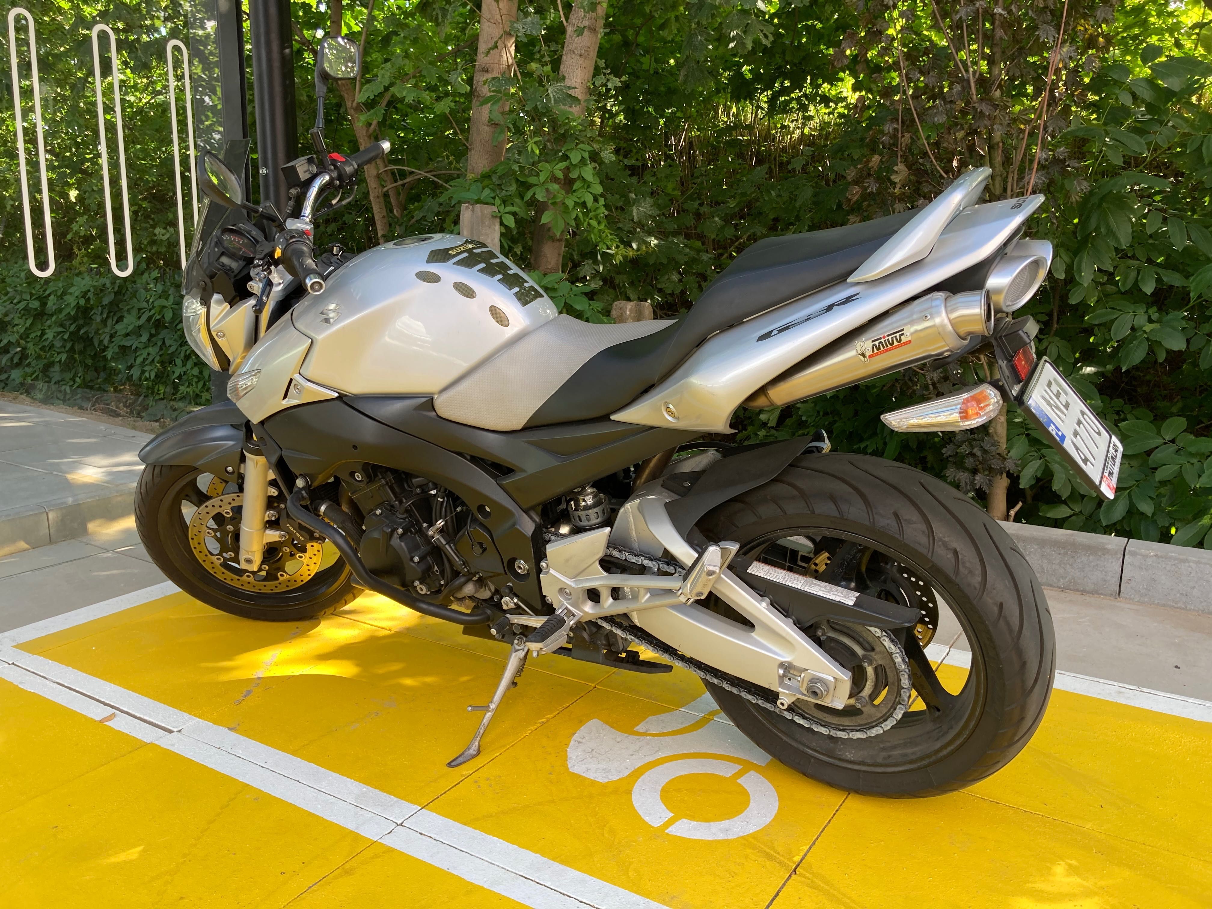 SUZUKI GSR 600 (rocznik 2008) doinwestowany 26 867 km