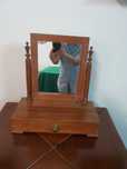 Espelho vintage em madeira com gaveta