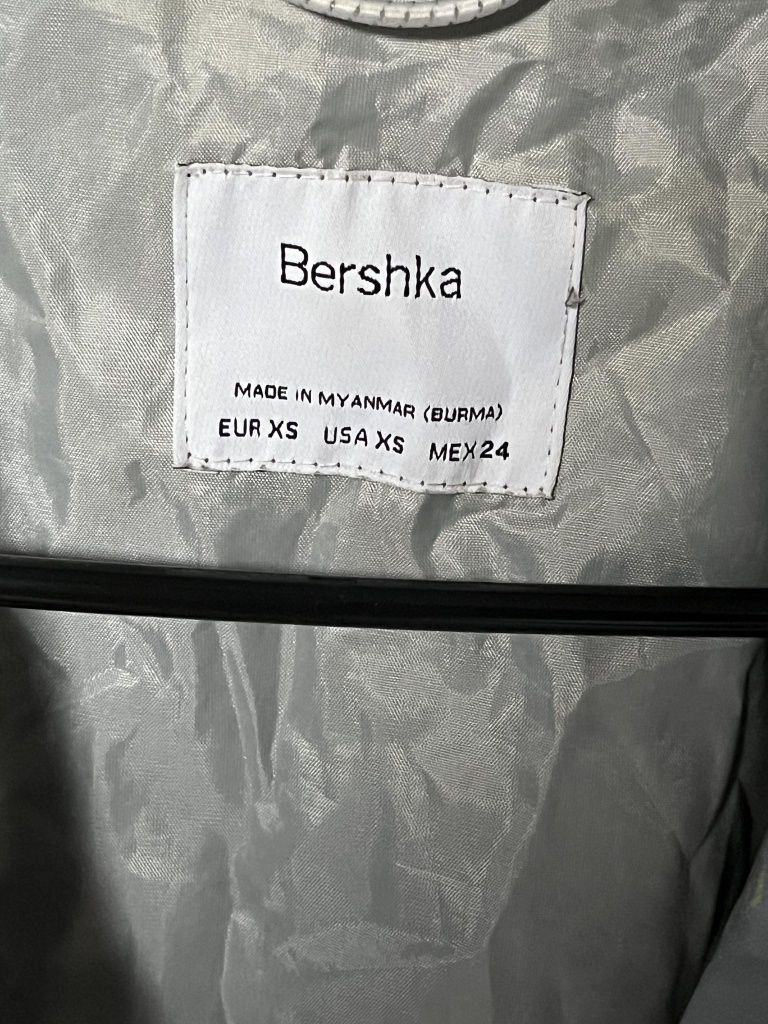 Kurtka Bershka leciutka, cienka