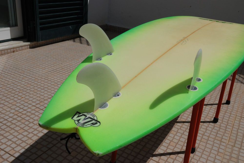 Prancha Surf Hibrida 6'4 c/ Deck Grip + Quilhas + Saco + Leach