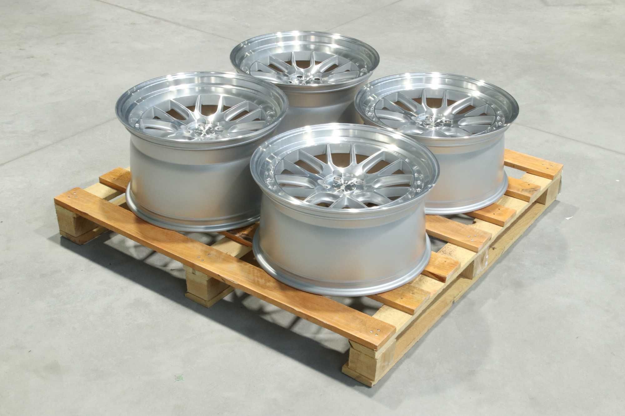 OUTLET! Felgi Japan Racing JR40 19x9,5 ET28 + 19x11 ET22 5x112 Silver