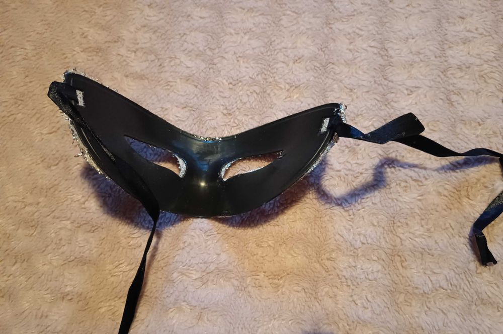 Maska karnawałowa srebrna błyszcząca rozmiar uniwersalny