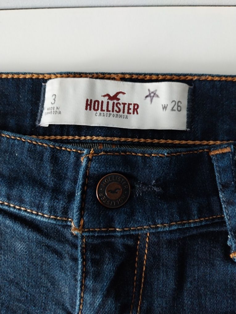 Krótkie spodenki, szorty Hollister W26