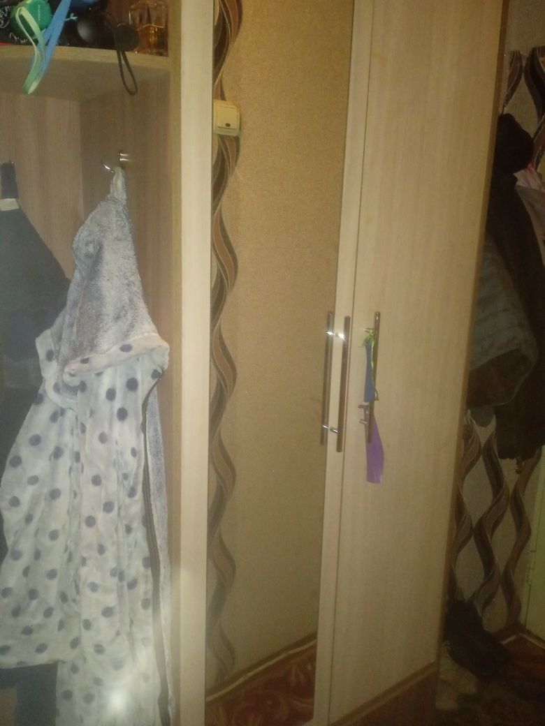 Продам шафу в прихожу для речей