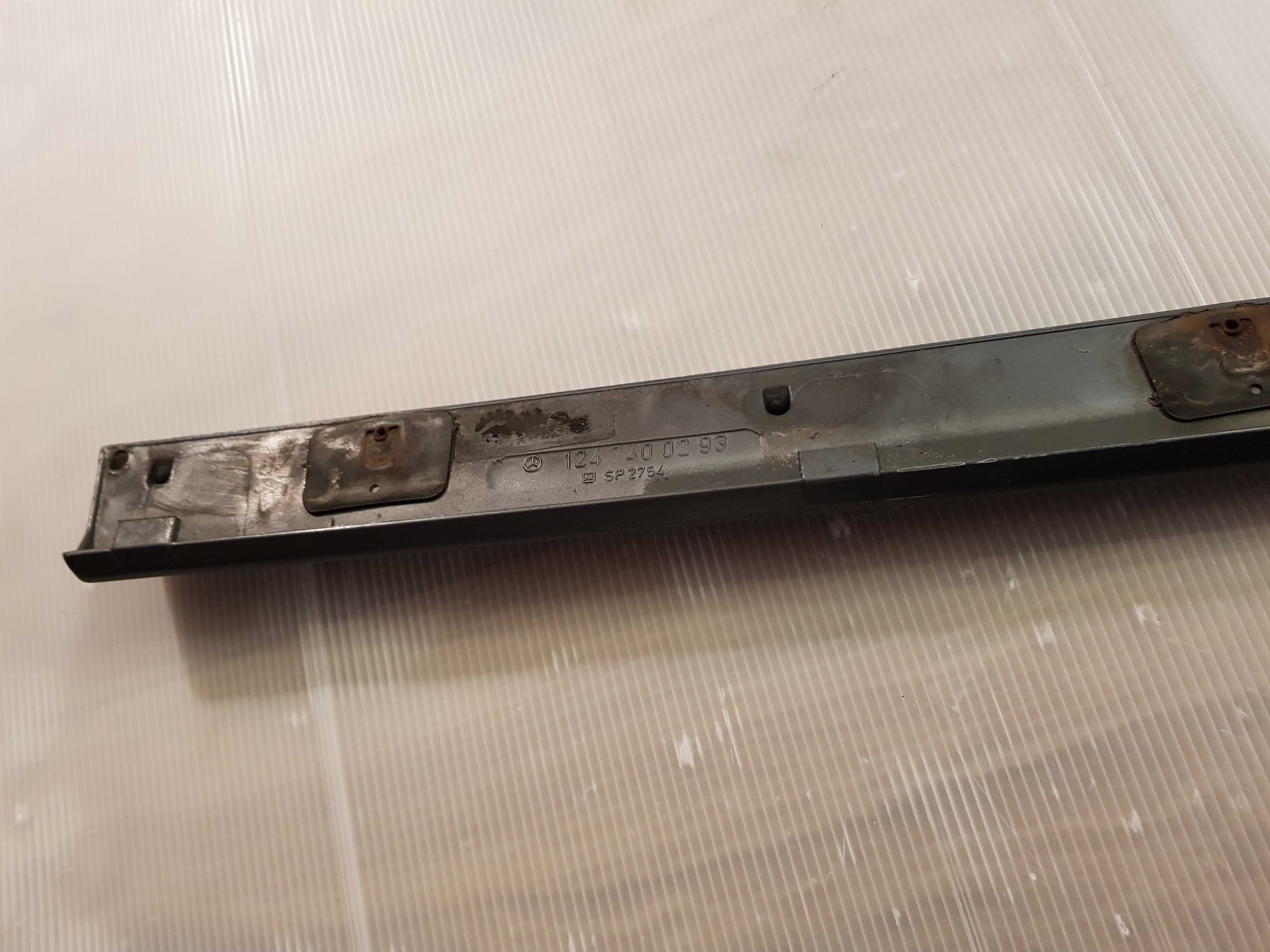 Listwa klapy bagażnika mercedes W124 kombi