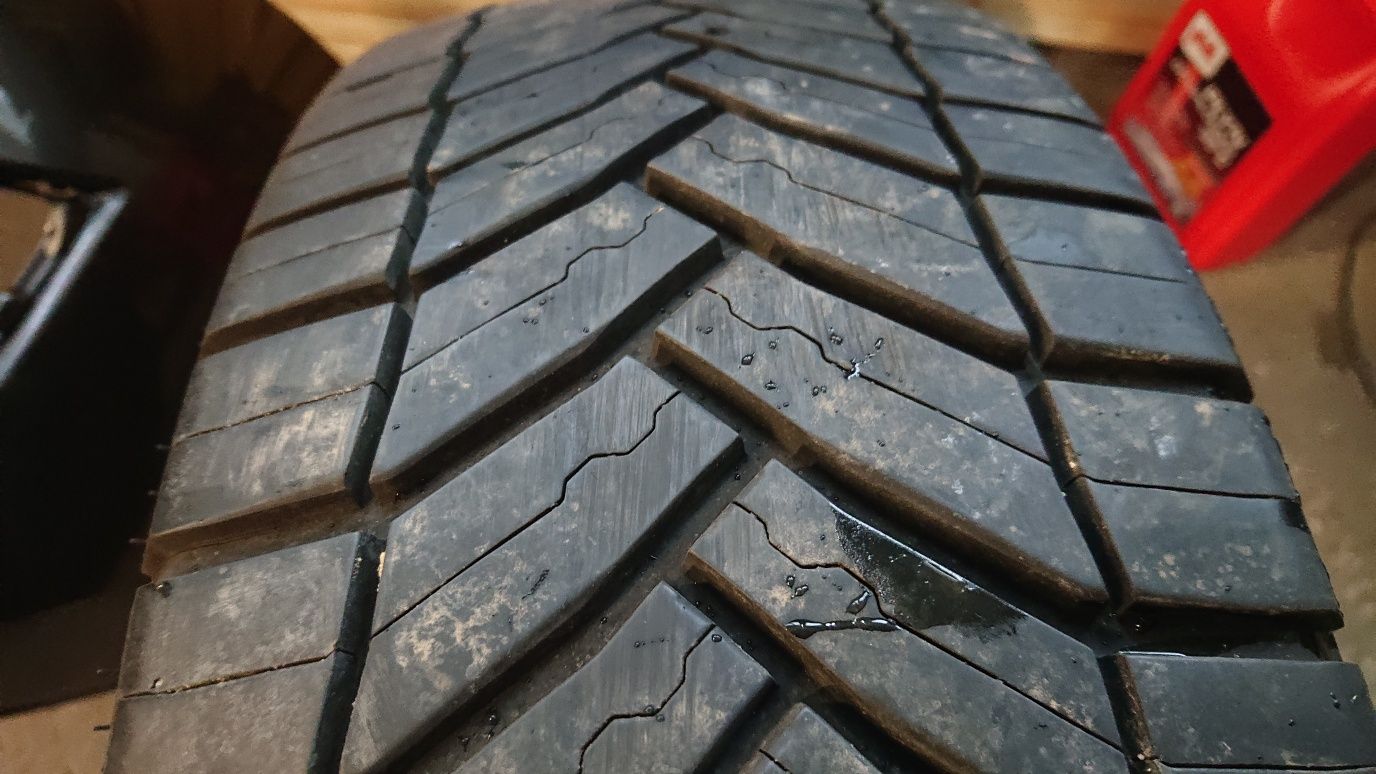 215/60/17C 109/107T Michelin Agilis Crossclimate 7,5mm 2020r