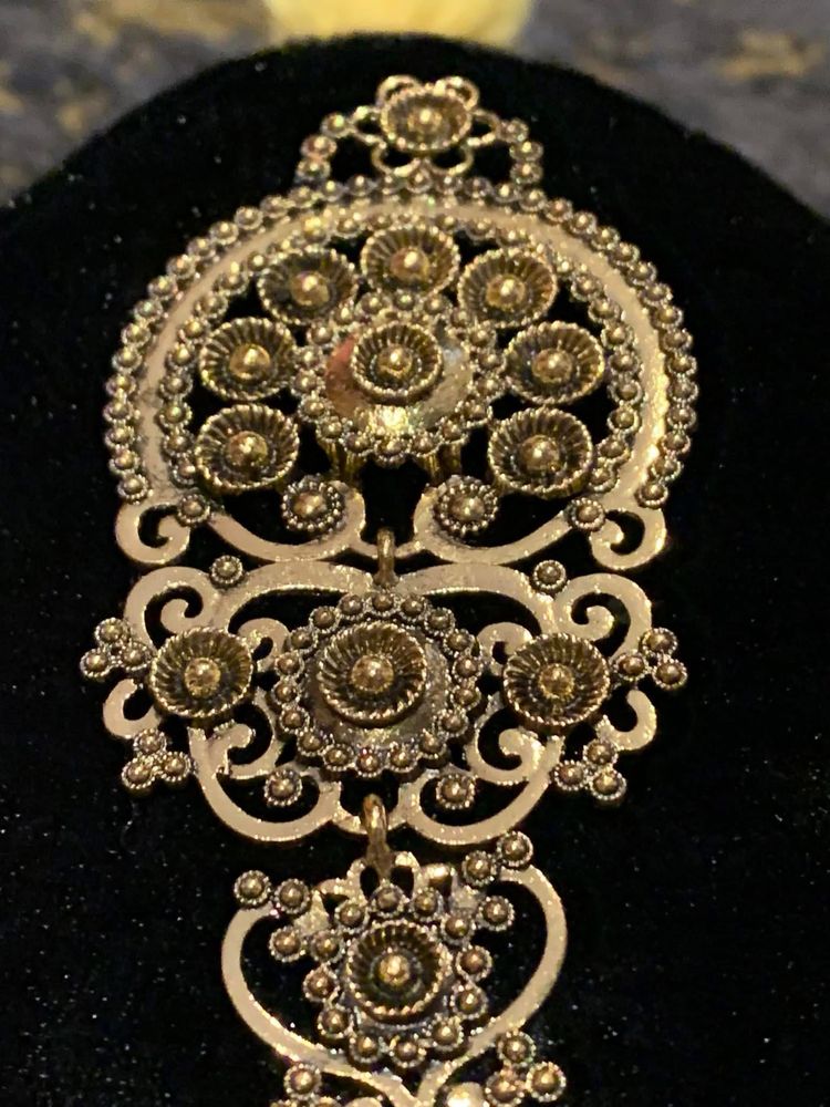 Lindissima pregadeira/ broche em metal rendilhado