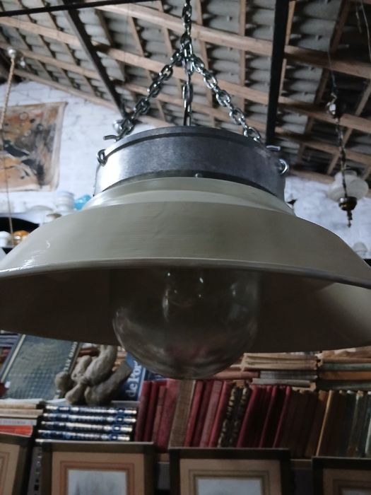 Candeeiro tipo industrial