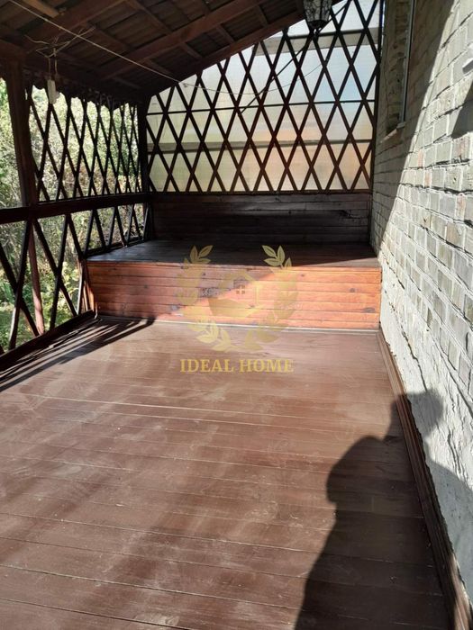 Продам двоповерховий дачний будинок поблизу с.Блиставиця