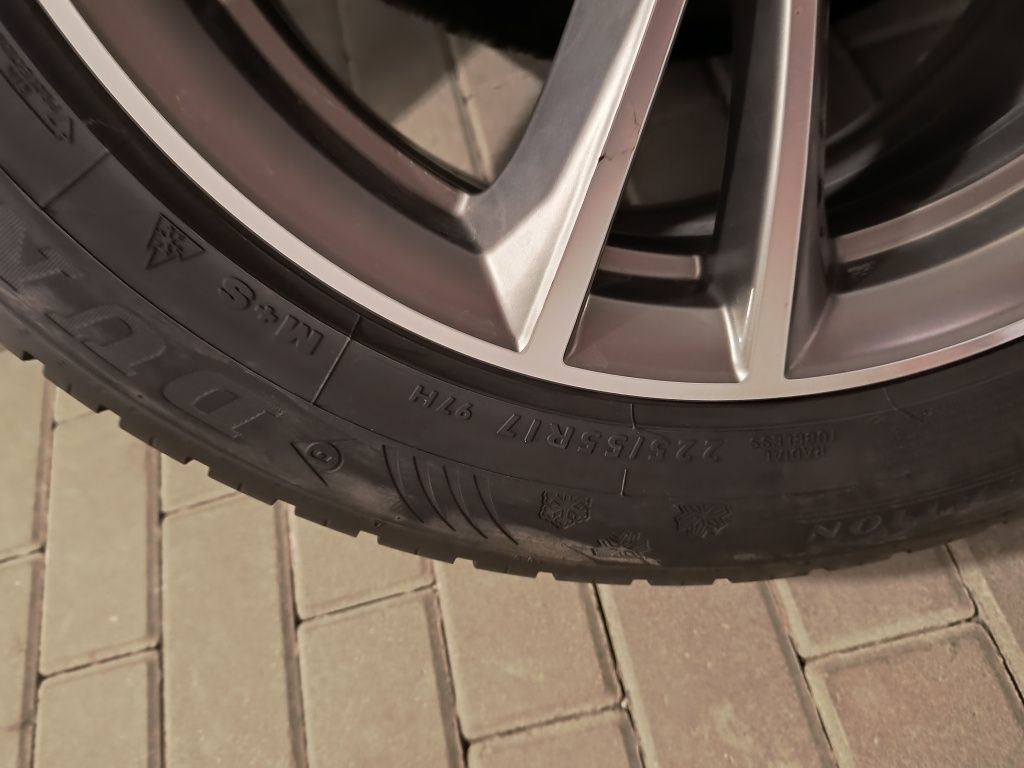 Felgi BMW G30 z oponami zimowymi Dunlop. 225/55/17.