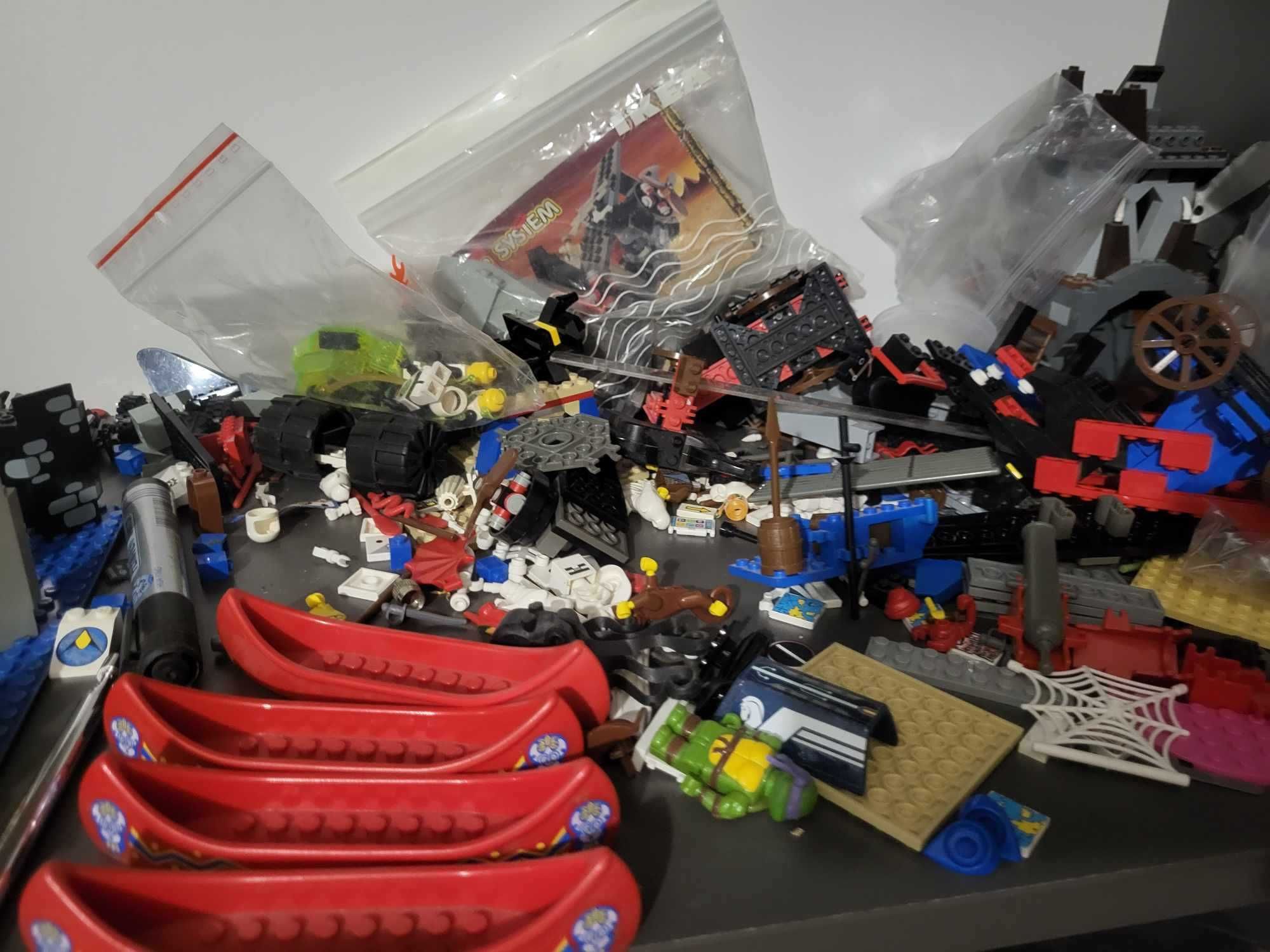 Lego Mix lata 90 kolekcja piraci rycerze blacktron