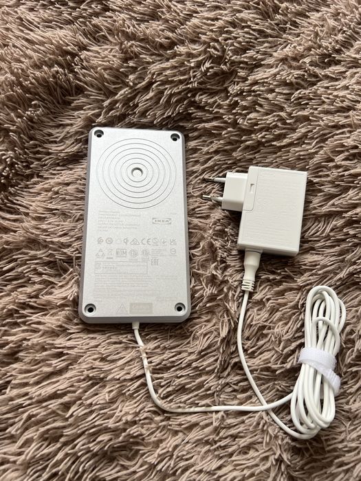 Бездротовий зарядний пристрій через стіл / Через стіл IKEA ,з ЧЕХІЇ