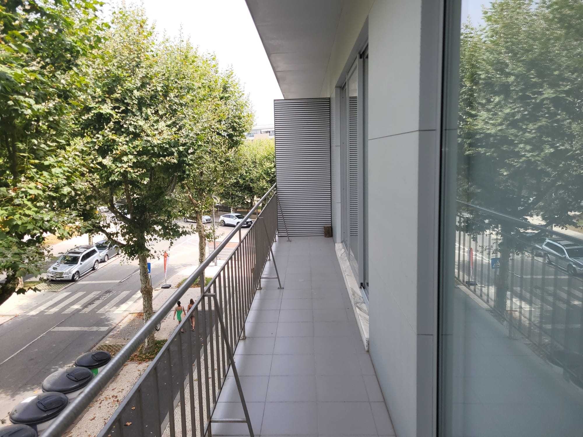 Arrendamento de apartamento t2 na Avenida do Castelo, 43